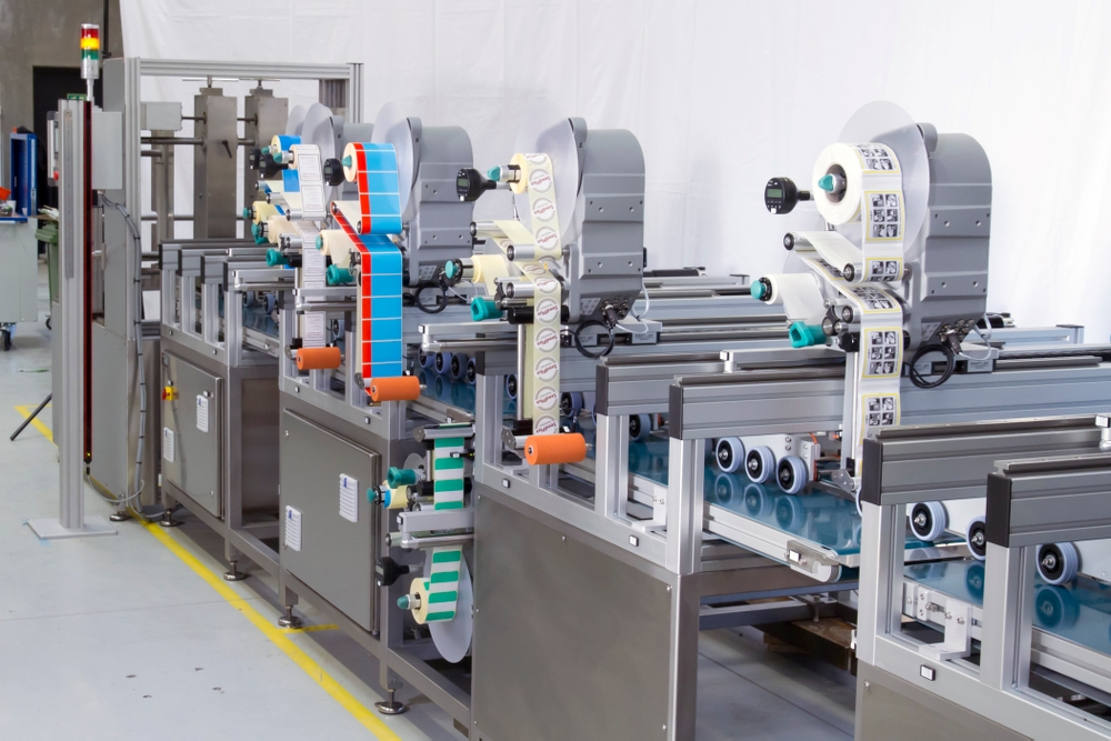 Påsætning af flere etiketter / labels på poser, sække og ufoldede kasser i samme maskine